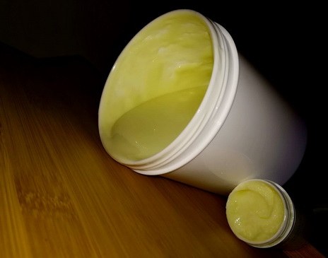 olivenöl salbe creme Sonnenterrasse apotheke weiß tiegel gebinde flüssig ultralip ultraphil