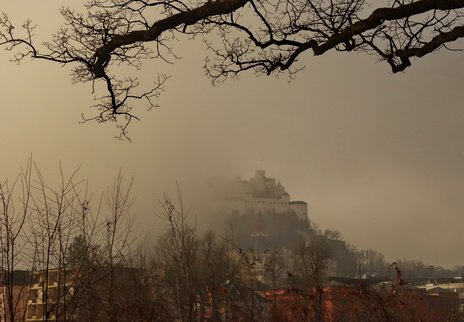 nebel festung hohensalzburg ast mittag
