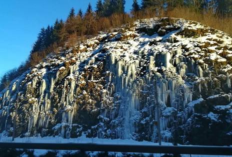 icicle eiszapfen stalactite carámbano jégcsap ledenica istapp сосулька  冰柱